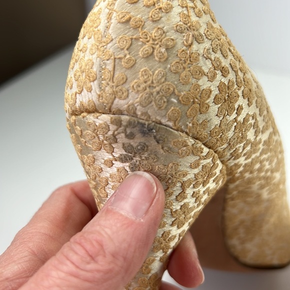 Vintage Andrew Geller cream embossed pumps  shoes - Picture 9 of 11